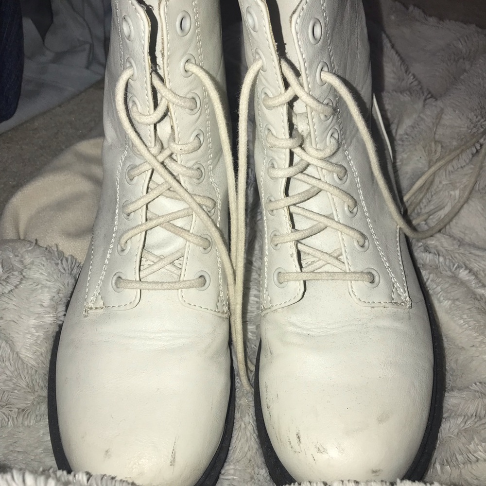 WHITE COMBAT BOOTS